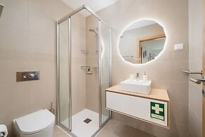 Lagos Modern 2 With Pool by Homing