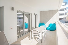 Lagos Modern 2 With Pool by Homing