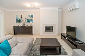 Portimão Elegant House by Homing