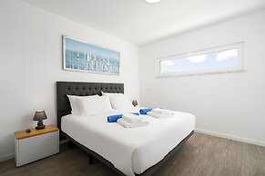 Lagos Modern 1 With Pool by Homing