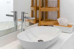 Lagos Modern 1 With Pool by Homing