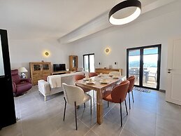 Algarve Premium Villa by Homing