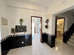 Pêra Stylish Villa With Pool by Homing