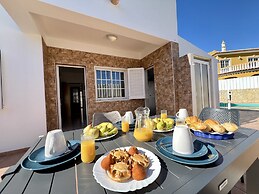 Pêra Stylish Villa With Pool by Homing