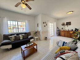 Pêra Stylish Villa With Pool by Homing