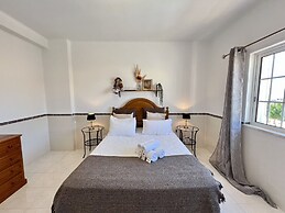 Pêra Stylish Villa With Pool by Homing
