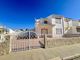 Pêra Stylish Villa With Pool by Homing