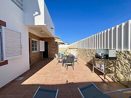 Pêra Stylish Villa With Pool by Homing