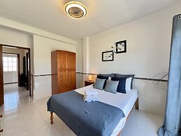 Pêra Stylish Villa With Pool by Homing