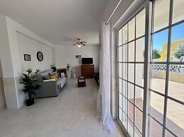 Pêra Stylish Villa With Pool by Homing