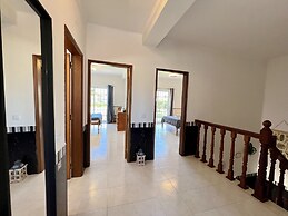 Pêra Stylish Villa With Pool by Homing