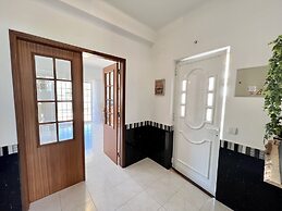 Pêra Stylish Villa With Pool by Homing