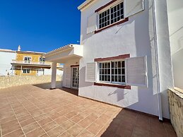 Pêra Stylish Villa With Pool by Homing