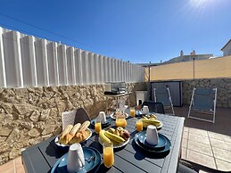 Pêra Stylish Villa With Pool by Homing