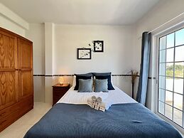 Pêra Stylish Villa With Pool by Homing