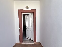 Pêra Stylish Villa With Pool by Homing