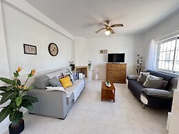 Pêra Stylish Villa With Pool by Homing