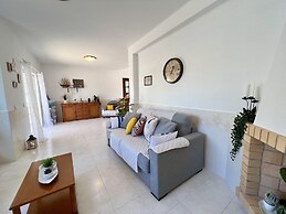 Pêra Stylish Villa With Pool by Homing