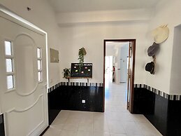 Pêra Stylish Villa With Pool by Homing