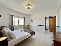 Pêra Stylish Villa With Pool by Homing