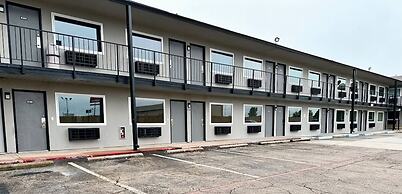 Studio City Suites, A Travelodge By Wyndham