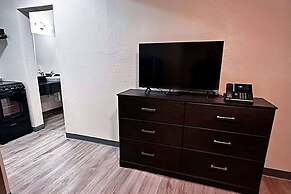 Studio City Suites, A Travelodge By Wyndham
