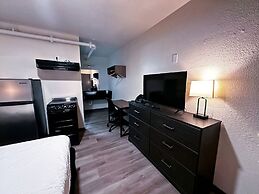 Studio City Suites, A Travelodge By Wyndham