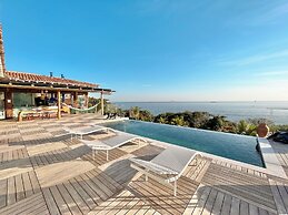 Blow Show Casa III Guest House