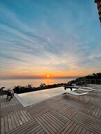 Blow Show Casa III Guest House