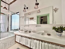 Blow Show Casa III Guest House