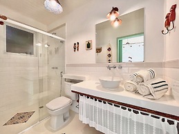 Blow Show Casa III Guest House