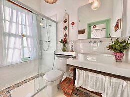 Blow Show Casa III Guest House