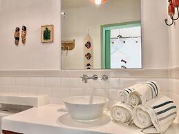 Blow Show Casa III Guest House