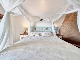 Blow Show Casa III Guest House