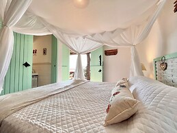 Blow Show Casa III Guest House