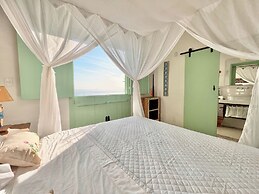 Blow Show Casa III Guest House