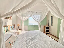 Blow Show Casa III Guest House