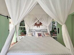 Blow Show Casa III Guest House