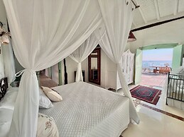 Blow Show Casa III Guest House