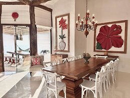 Blow Show Casa III Guest House