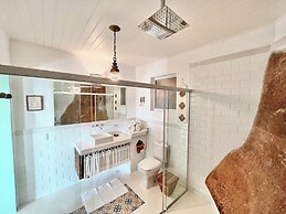 Blow Show Casa III Guest House