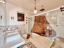 Blow Show Casa III Guest House