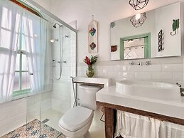 Blow Show Casa III Guest House