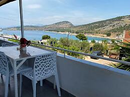 Full Moon Apartments