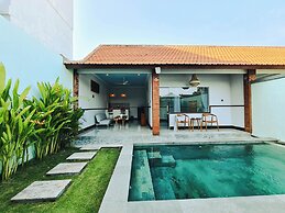 SEJATI VILLAS PETITENGET