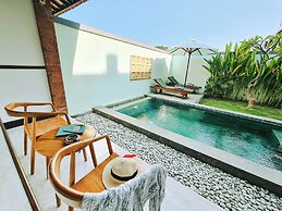 SEJATI VILLAS PETITENGET