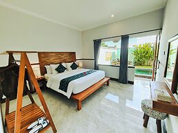 SEJATI VILLAS PETITENGET