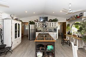 Quinta Pavo Real by Acomodo