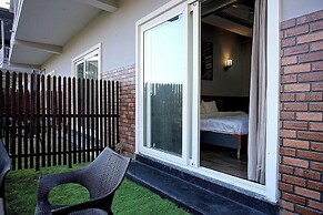 SL Manor Resort by Lawrence Hotels