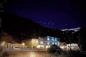 SL Manor Resort by Lawrence Hotels